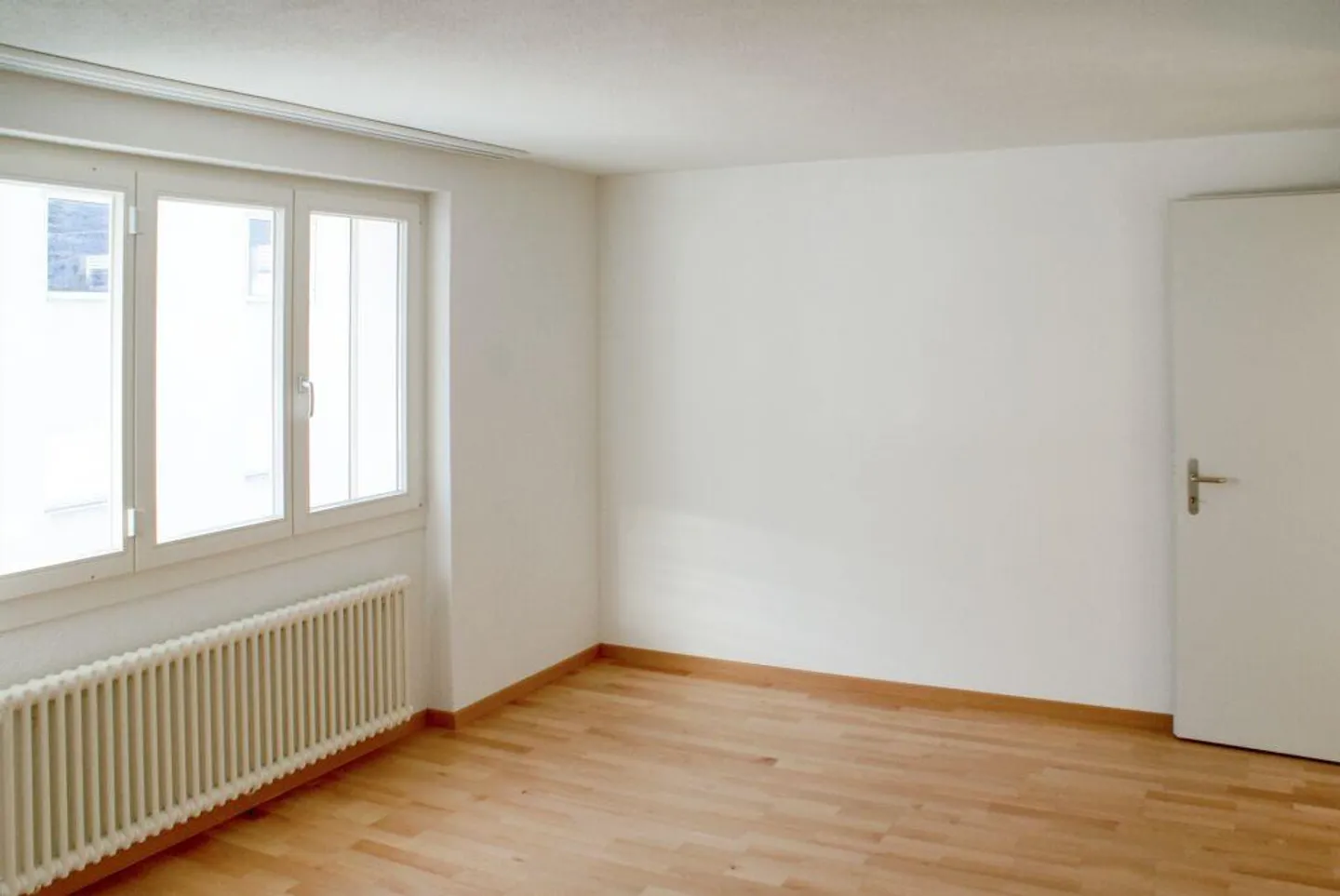Spacious apartment with balcony and beautiful view - Photo 5 of 7