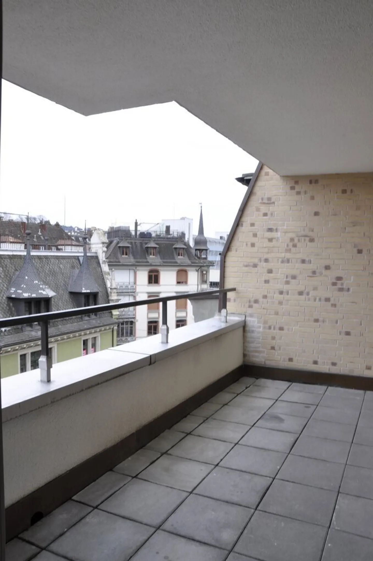 Modern city apartment right by the Oerlikon train station/market square! - Photo 6 of 6