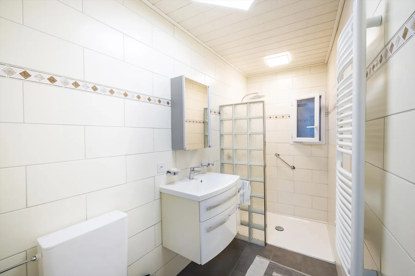 Maison contiguë 4.5 pièces - Photo 4 sur 11