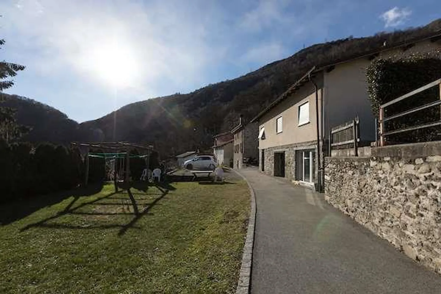 VIVRE DANS LE VERT - 3.5 PIÈCES À SIGIRINO - Photo 12 sur 13