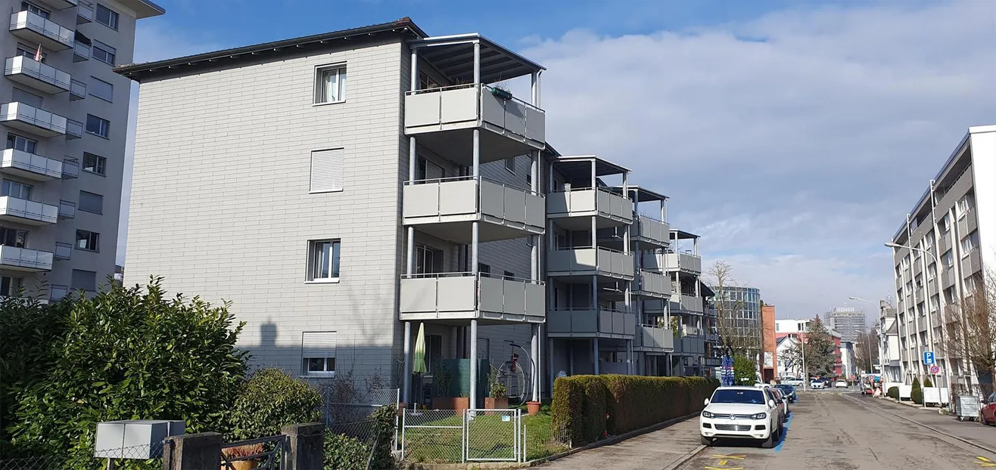 Appartamento affascinante con 4 stanze e balcone a Kreuzlingen - Foto 1 di 13