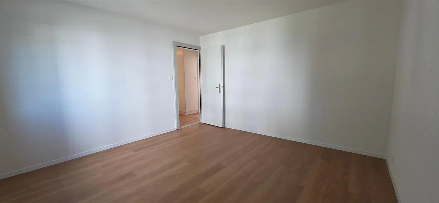 Appartamento affascinante con 4 stanze e balcone a Kreuzlingen - Foto 4 di 13