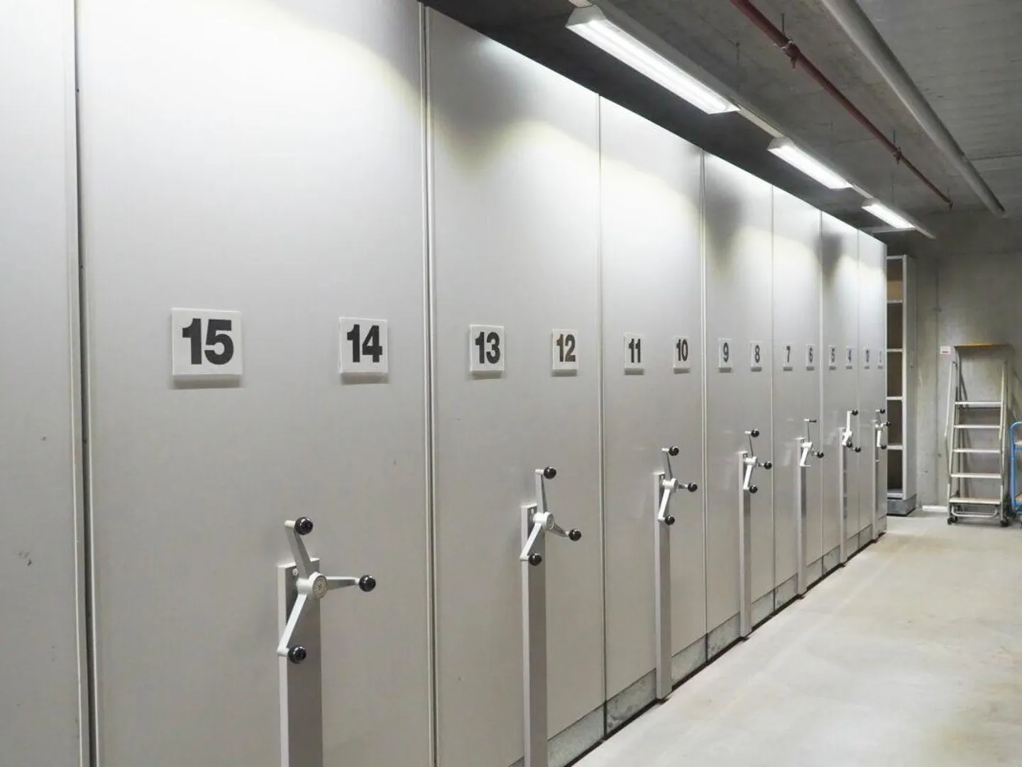 Archive with sliding shelves / Archive system - Photo 6 of 7