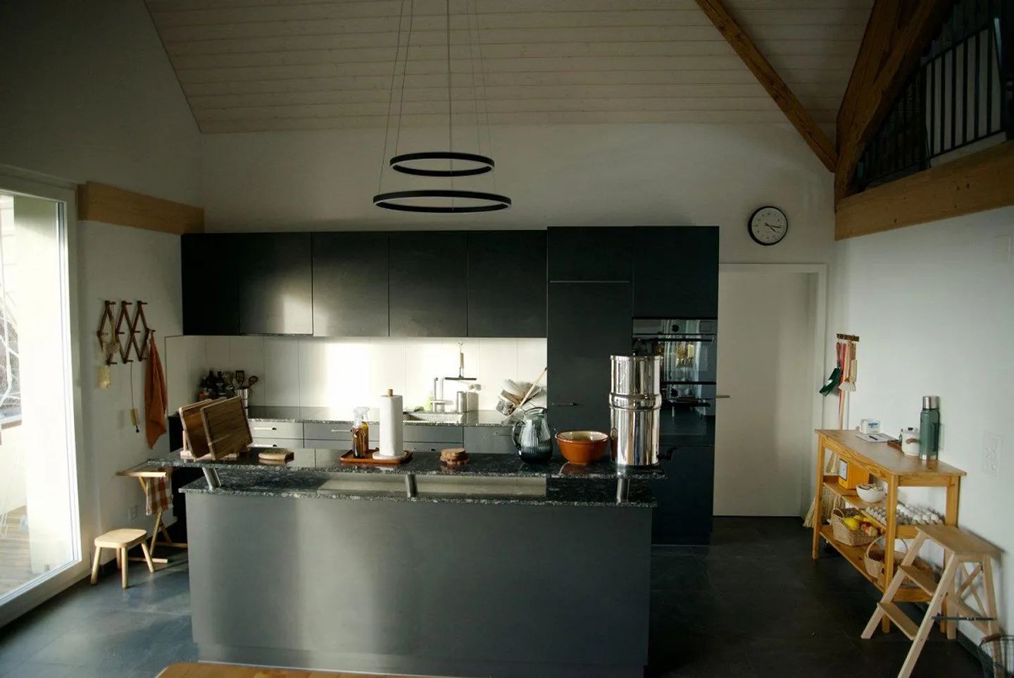 High-Quality Duplex Apartment with Great Views - Photo 3 of 13