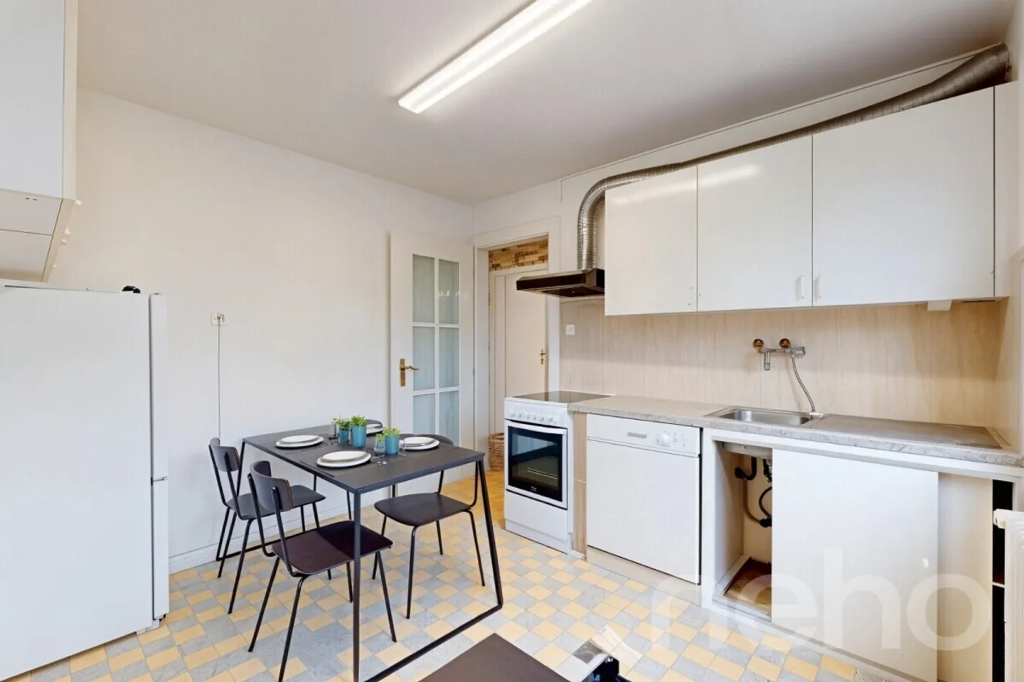 Bella casa bifamiliare con garage integrato e giardino soleggiato! - Foto 4 di 13