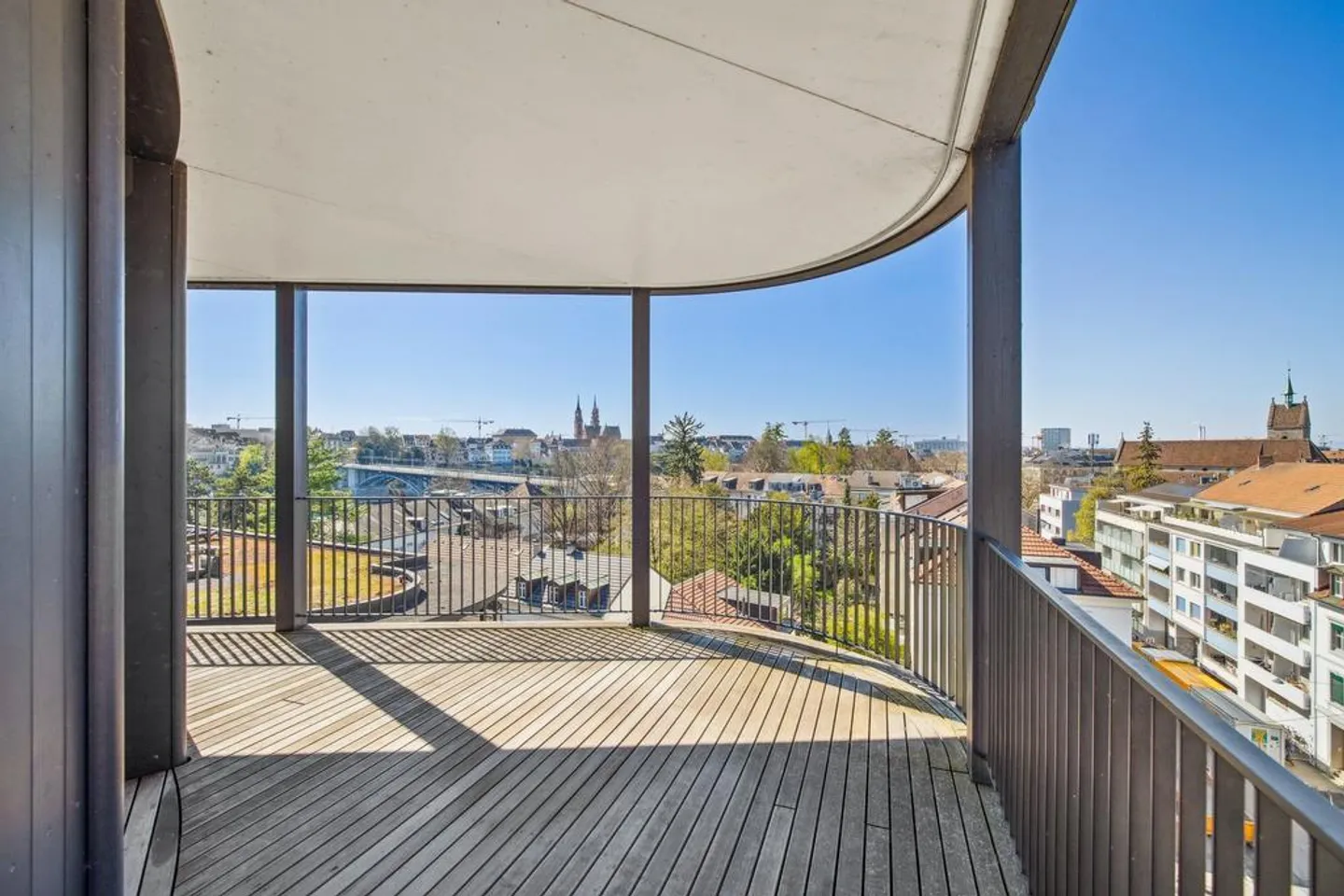 Appartement lumineux de 4,5 pièces au bord du Rhin - Photo 3 sur 12