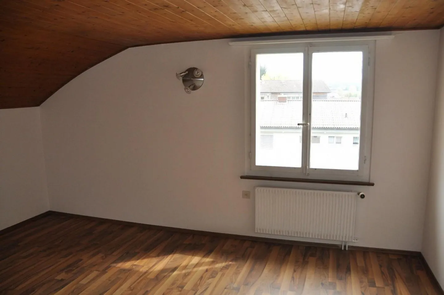 Appartement sous les combles confortable et beau à louer - Photo 3 sur 6
