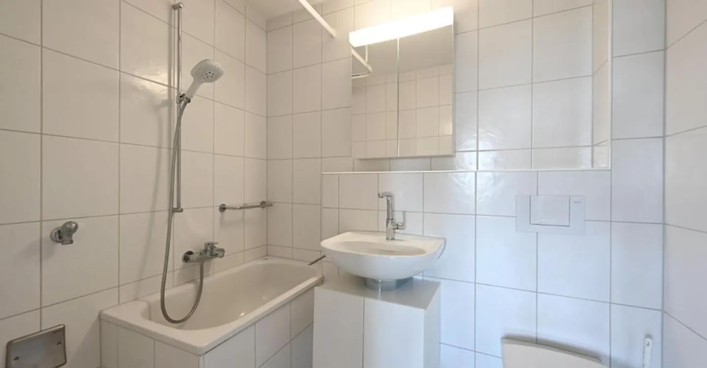 Helle 3-Zimmerwohnung mit Berg- und Stadtblick inklusive Einstellplatz - Foto 7 von 8