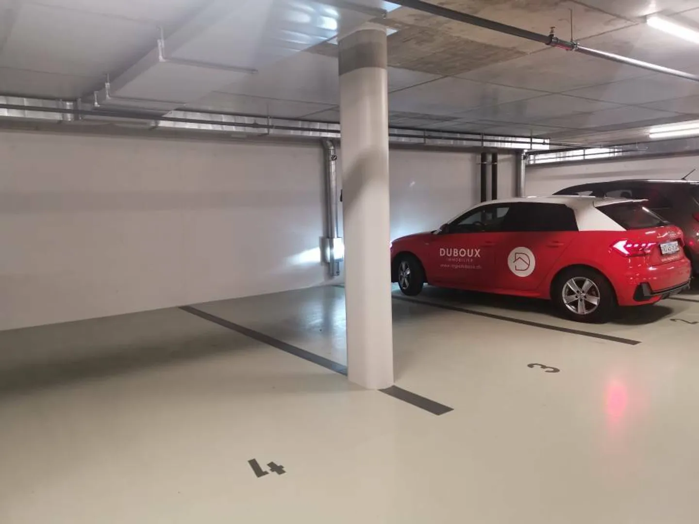 Posti auto sotterranei di fronte alla stazione di Aigle - Foto 3 di 7