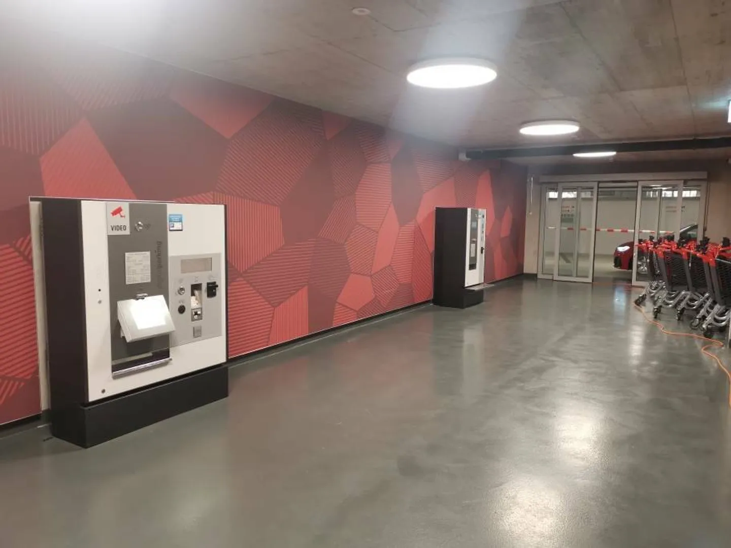 Posti auto sotterranei di fronte alla stazione di Aigle - Foto 4 di 7