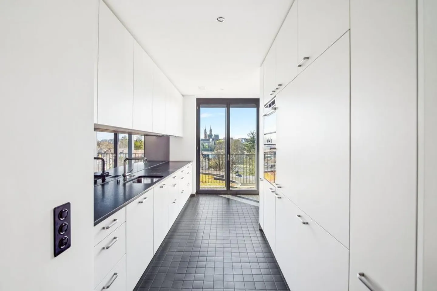 Appartement lumineux de 4,5 pièces au bord du Rhin - Photo 4 sur 12