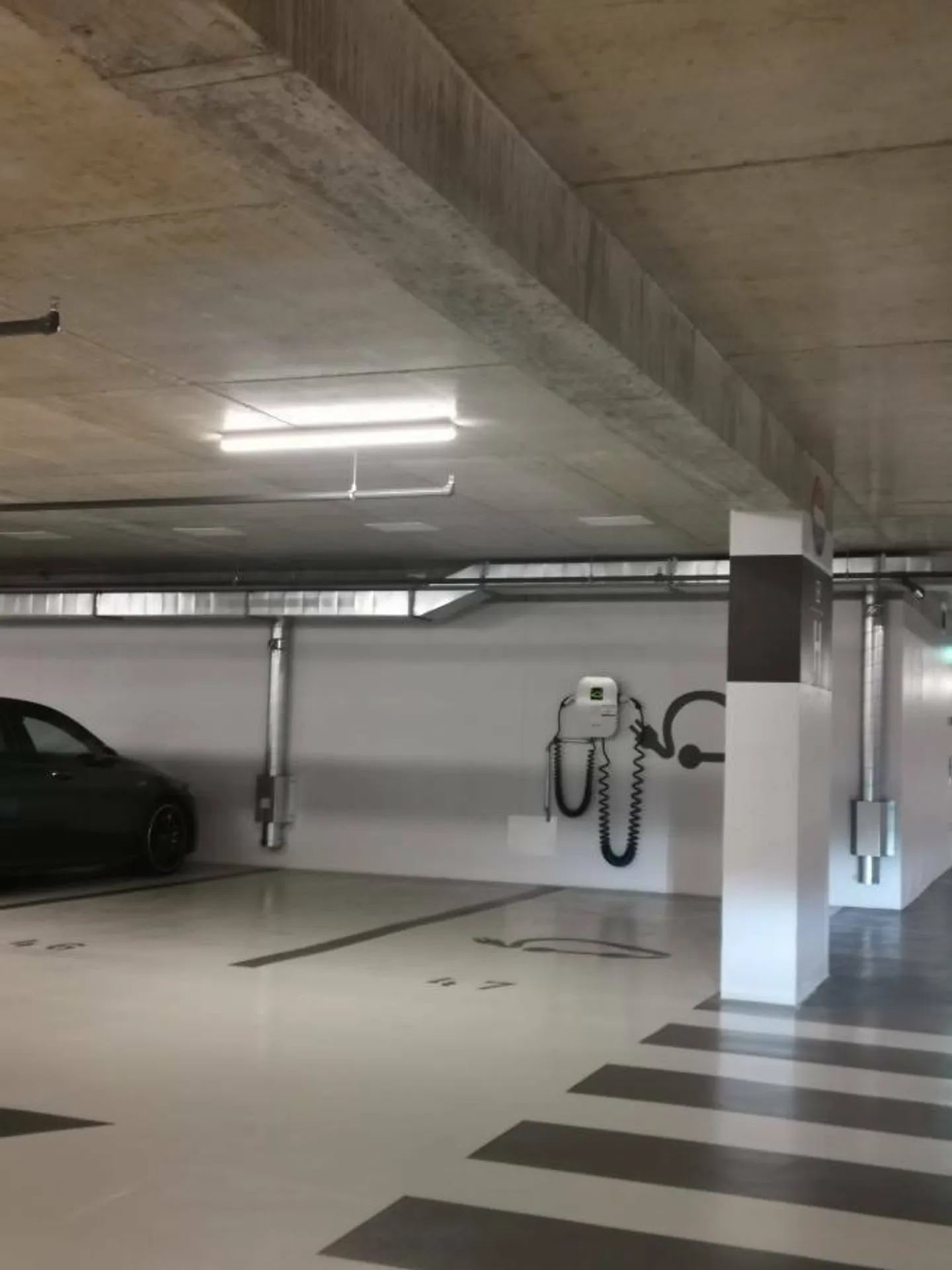 Posti auto sotterranei di fronte alla stazione di Aigle - Foto 5 di 7