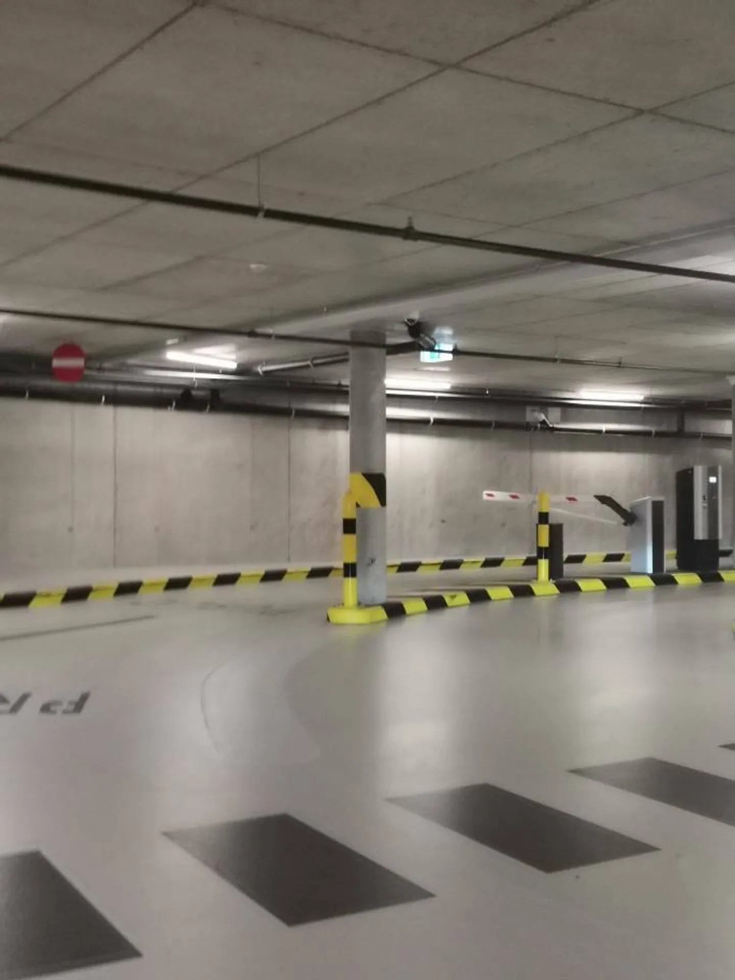 Posti auto sotterranei di fronte alla stazione di Aigle - Foto 6 di 7