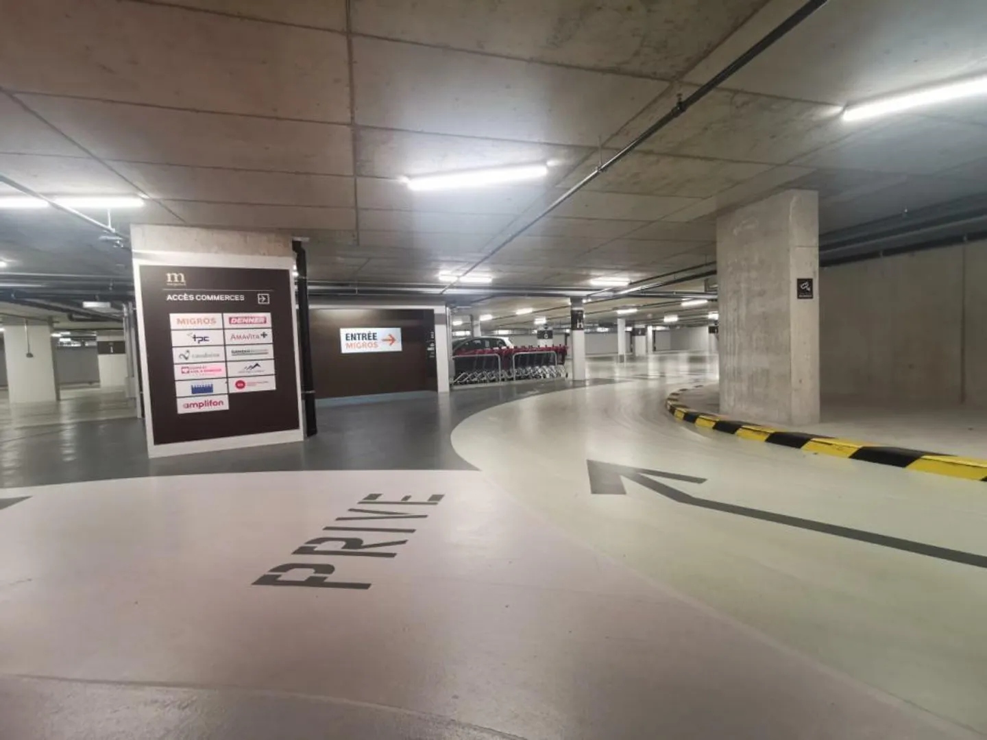 Posti auto sotterranei di fronte alla stazione di Aigle - Foto 7 di 7
