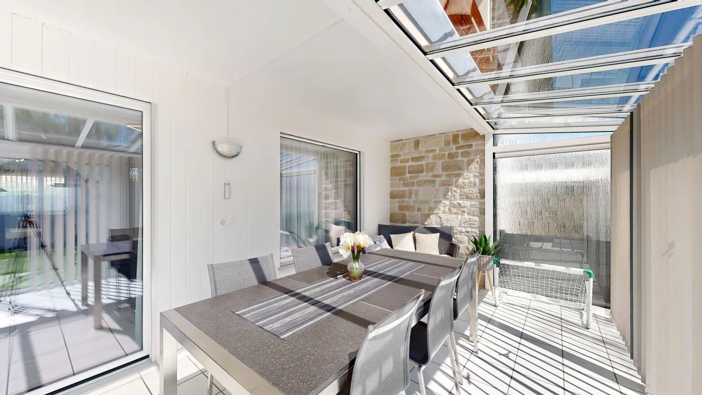 Charming Family Home with Garden - Photo 2 of 20