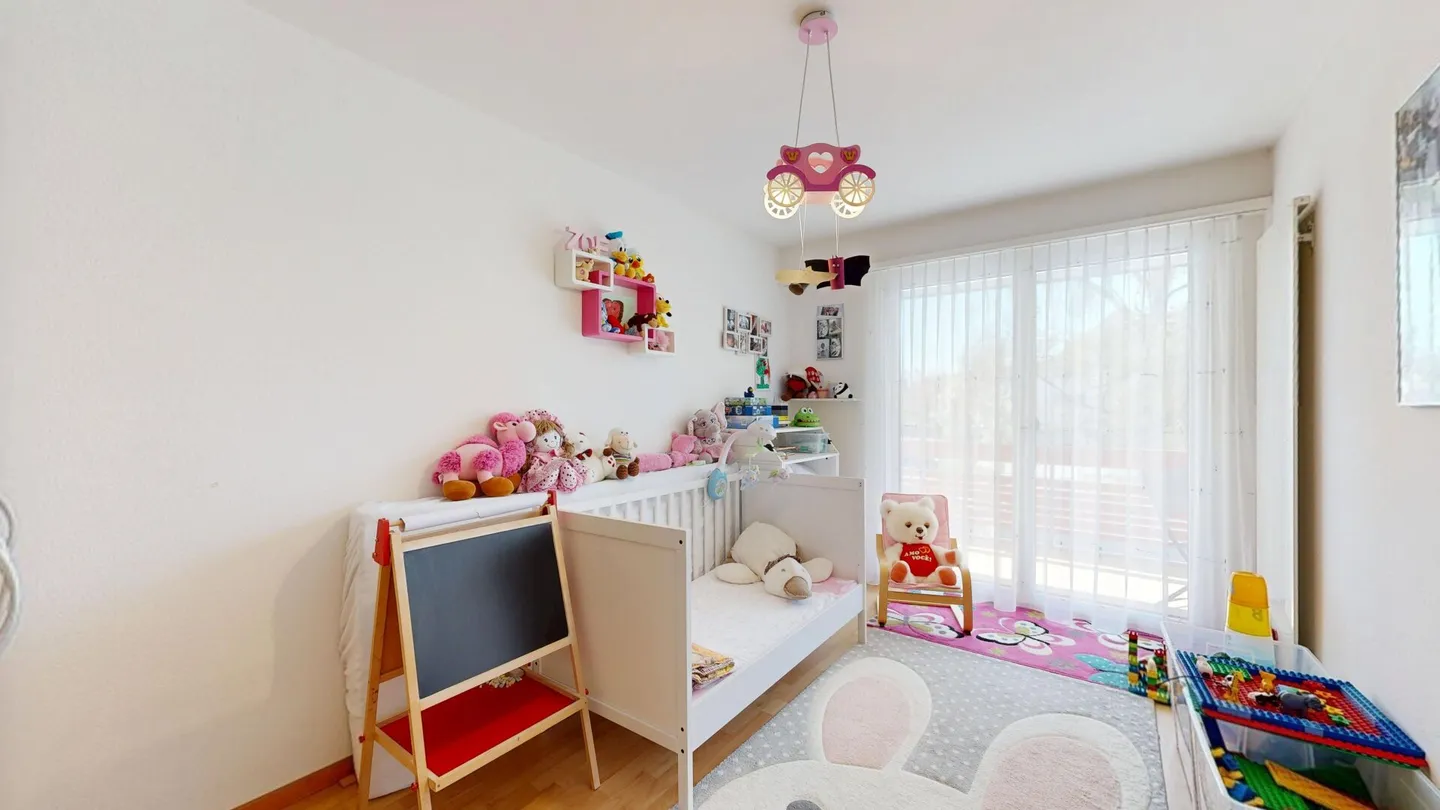 Charming Family Home with Garden - Photo 9 of 20