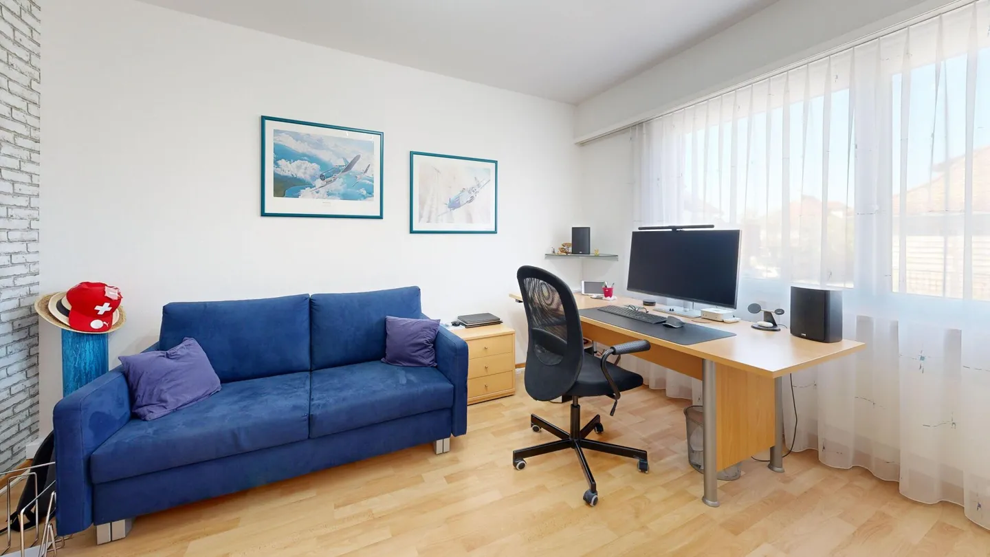 Charming Family Home with Garden - Photo 10 of 20