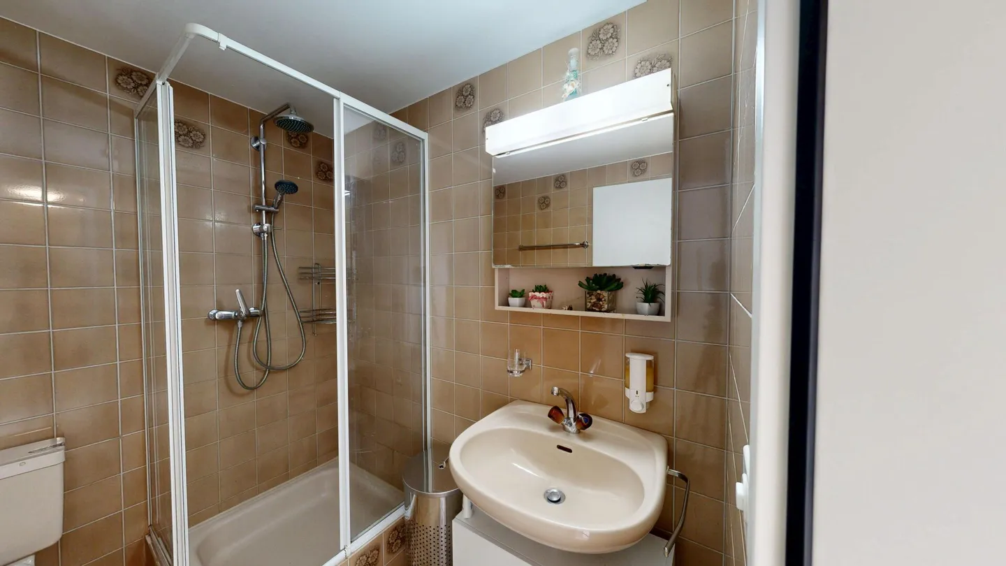 Charming Family Home with Garden - Photo 14 of 20