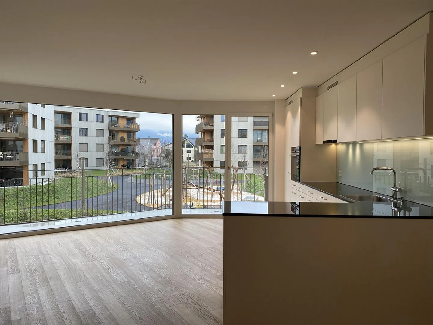 Abendsonne mit Parkblick - Foto 1 von 9