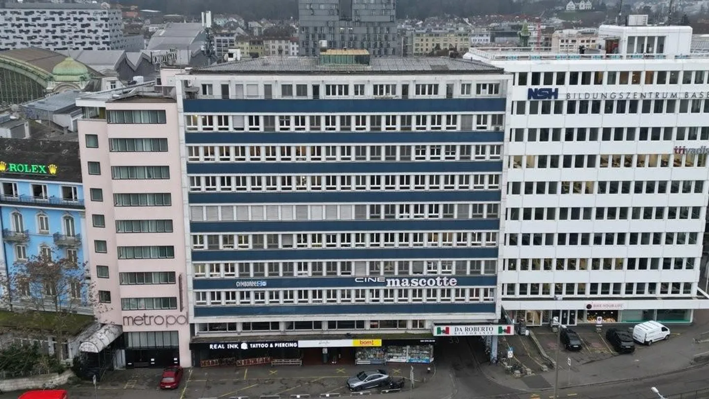 Looking for an office? Rent commercial spaces in the most central location - Photo 3 of 3