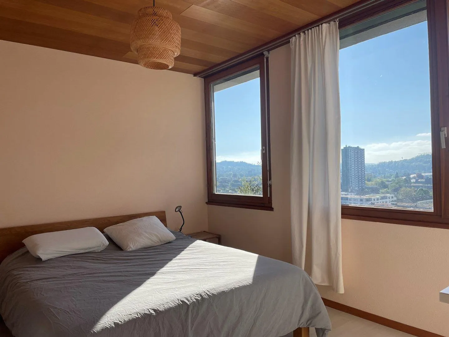 Profitez de la vue sur la ville - Photo 9 sur 12