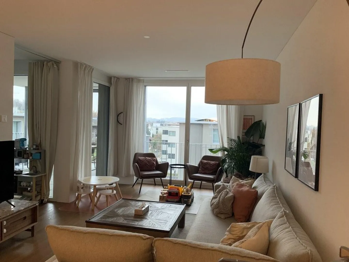 Appartement 4.5 pièces à Uitikon - conçu pour les individualistes - Photo 2 sur 12