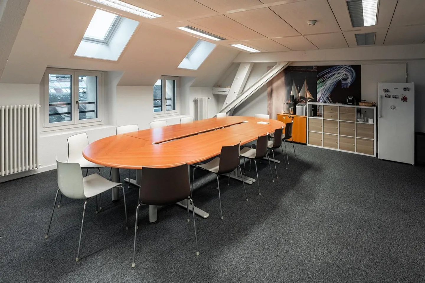 Commercial and administrative spaces of 1,168 m2 on the 5th floor in Geneva for rent - Photo 3 of 4