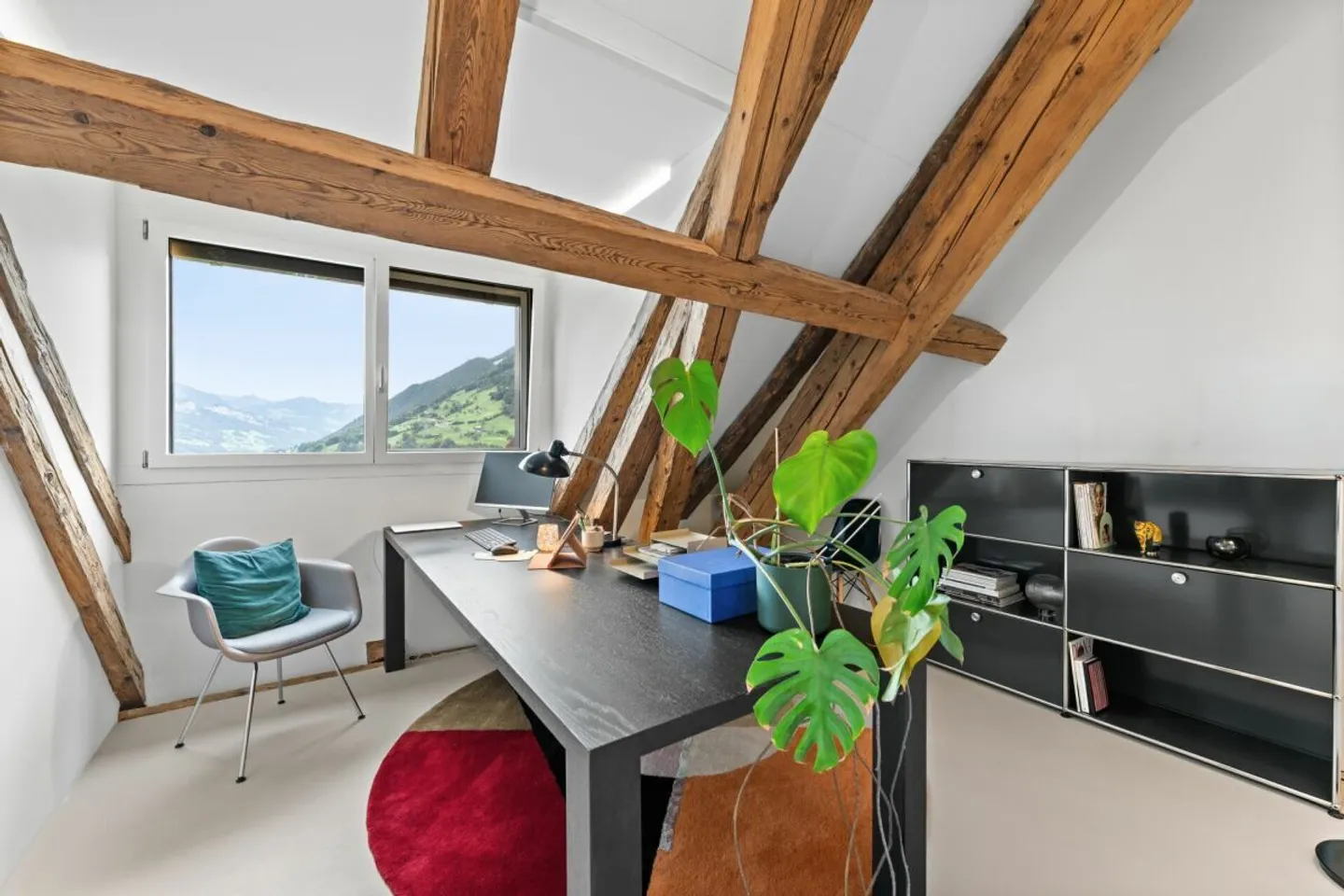 Appartement penthouse élégant avec vue sur les Mythen, le lac et la verdure luxuriante - Photo 14 sur 17