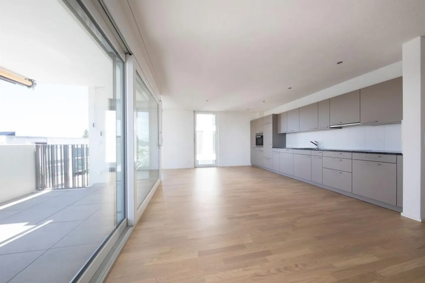 Modern and central 3.5-room apartment for rent - Photo 2 of 7