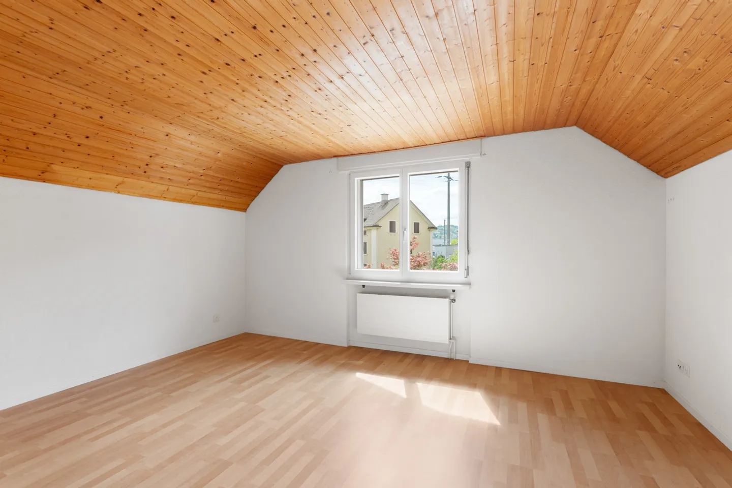 Charmantes Einfamilienhaus mit Garten - Foto 4 von 7