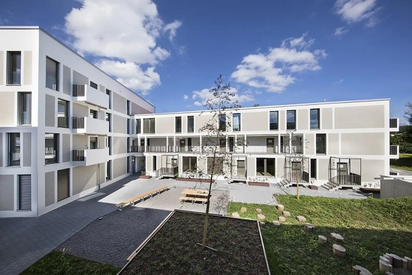 Modern and central 3.5-room apartment for rent - Photo 1 of 7