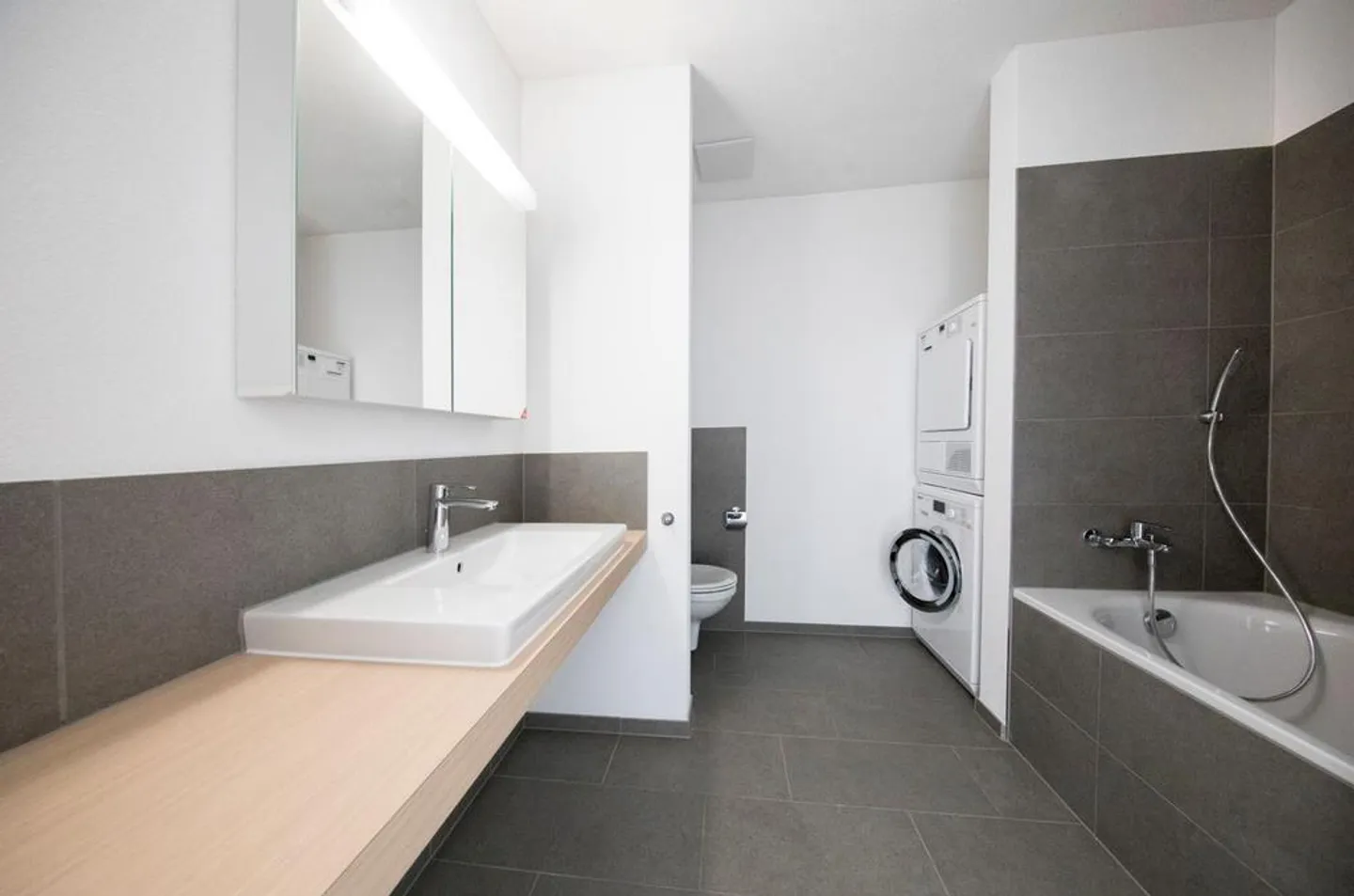 Modern and central 3.5-room apartment for rent - Photo 5 of 7