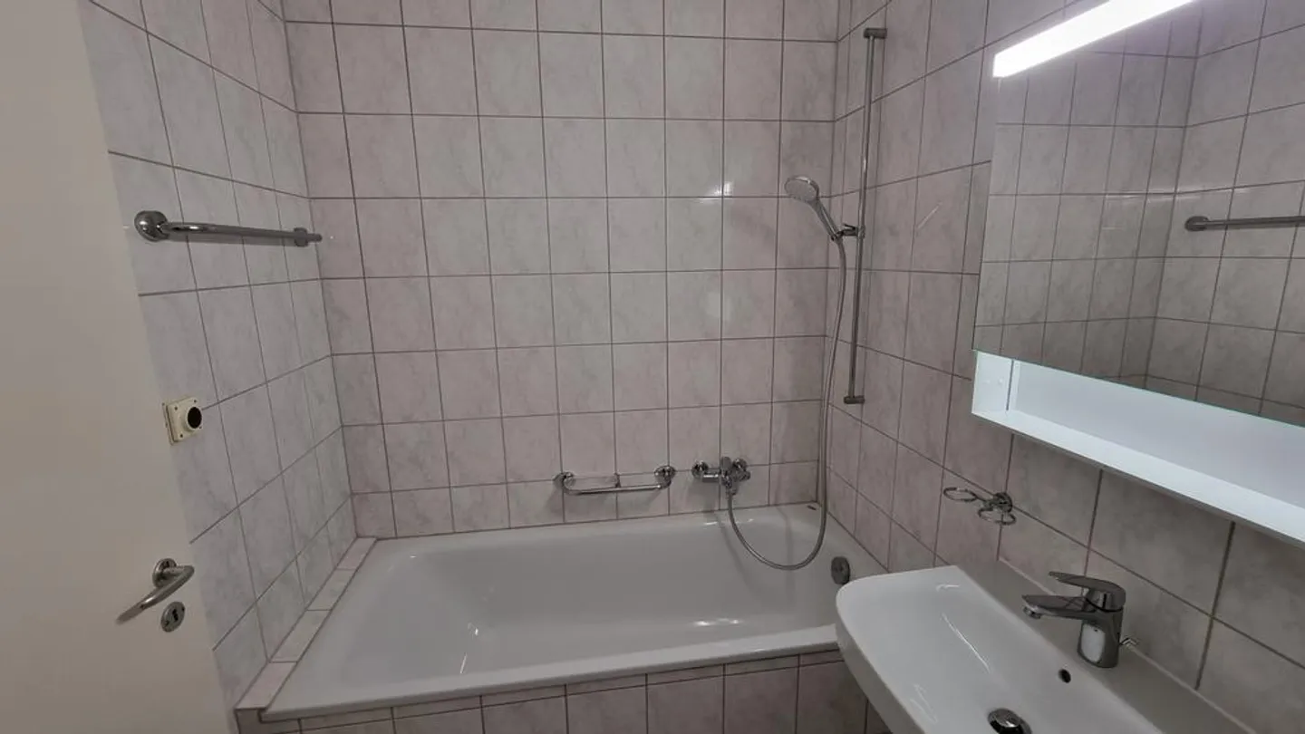 Single Bijou in the Heart of Gundeli, 30 m2 Pure Tranquility - Photo 3 of 6