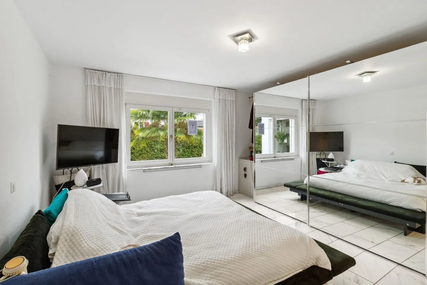 Exclusive, Quiet Single-Family House with Pool for Long-Term Rent - Photo 7 of 13