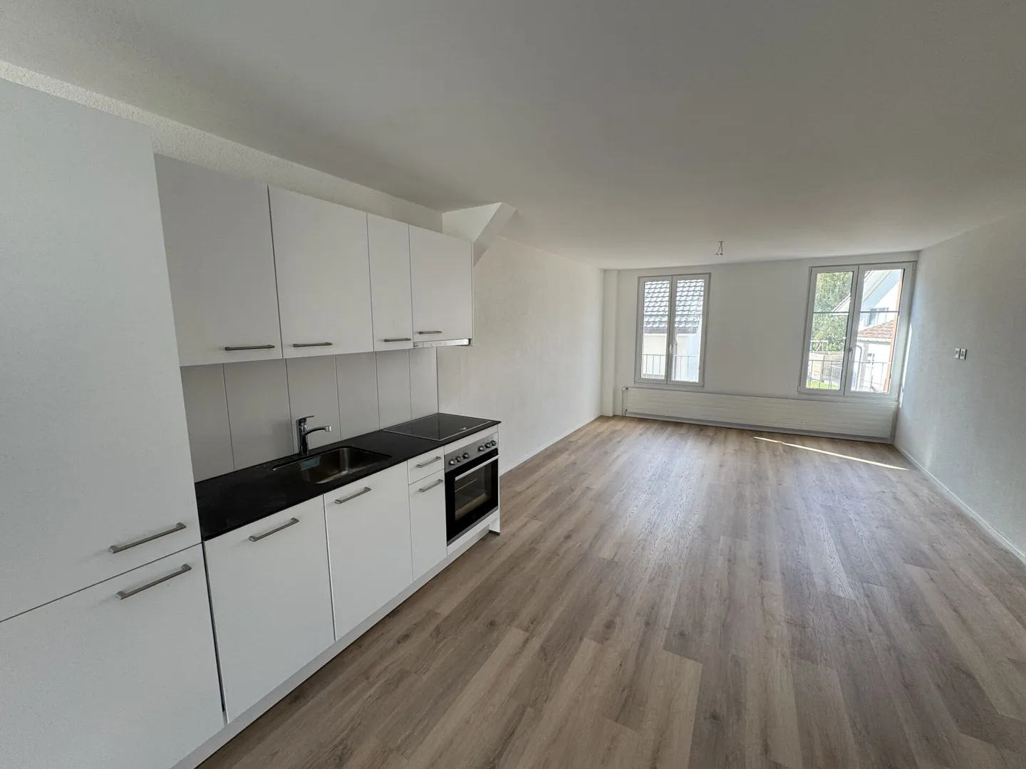 Stylische 2.5-Zimmerwohnung mit viel Licht - Foto 2 von 5