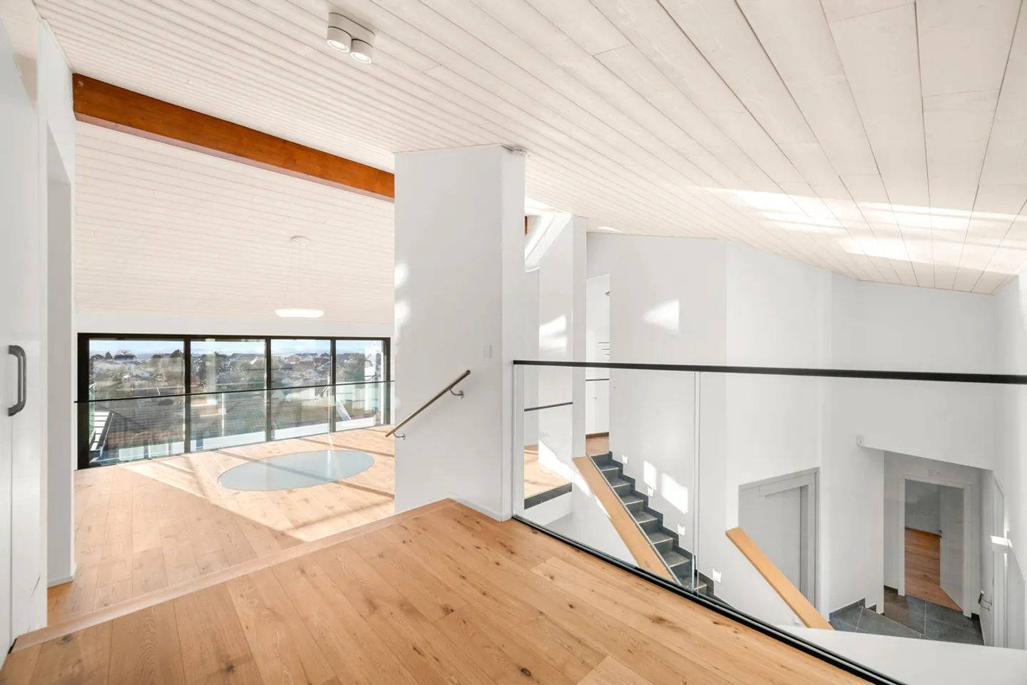 Villa per collezionisti di automobili con SPA e piscina interna - Foto 14 di 35