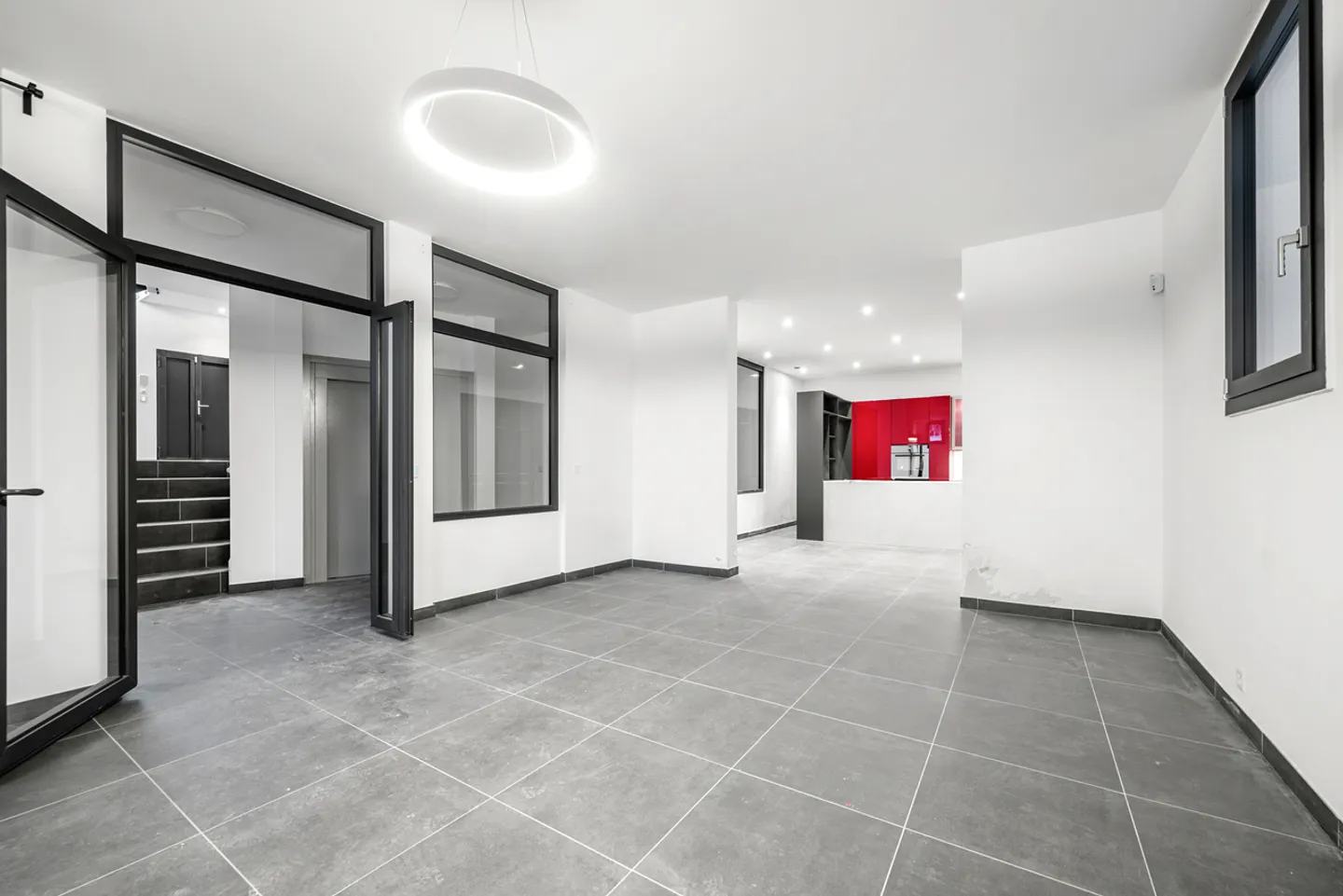 Villa per collezionisti di automobili con SPA e piscina interna - Foto 28 di 35