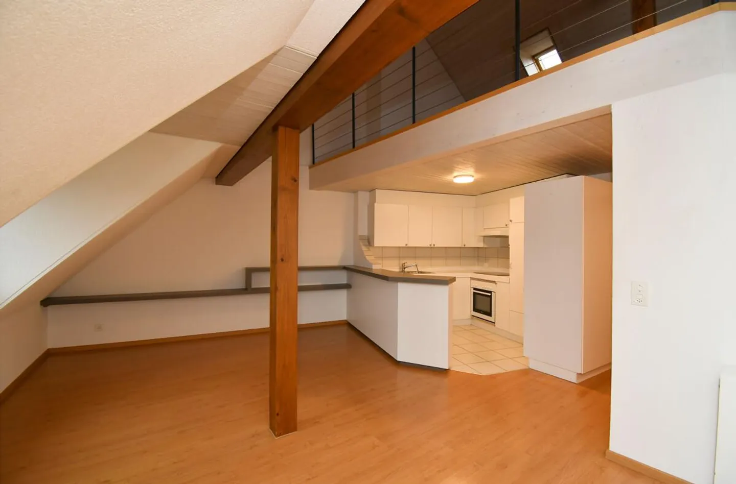 Un sogno di casa a Berna: moderno appartamento di 2,5 stanze con galleria e stile - Foto 4 di 11