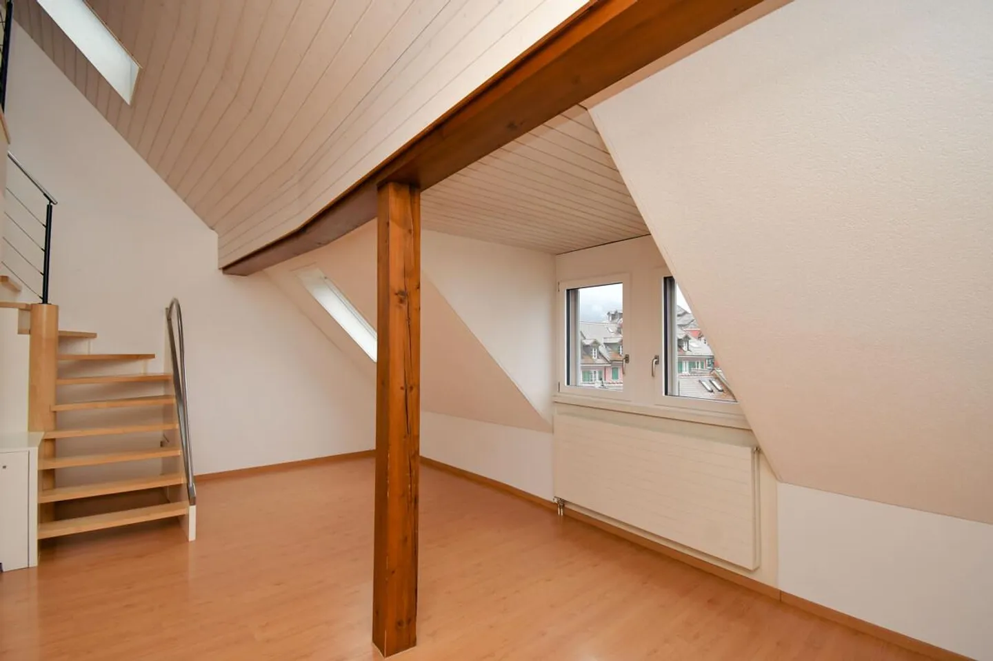 Un sogno di casa a Berna: moderno appartamento di 2,5 stanze con galleria e stile - Foto 2 di 11