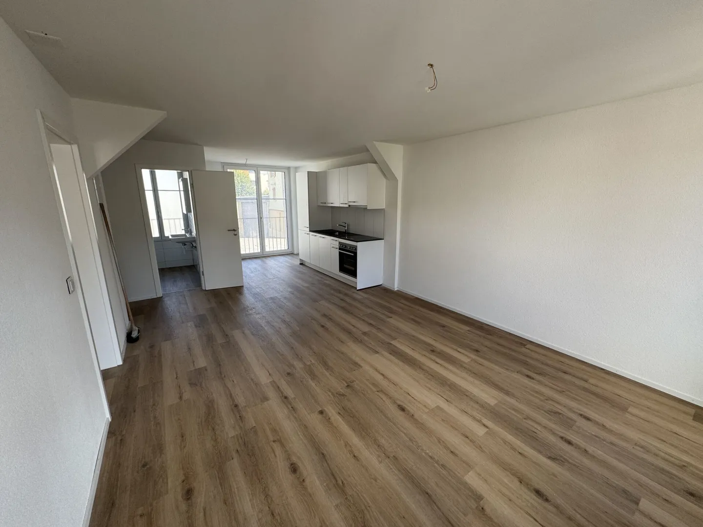 Stylische 2.5-Zimmerwohnung mit viel Licht - Foto 3 von 5