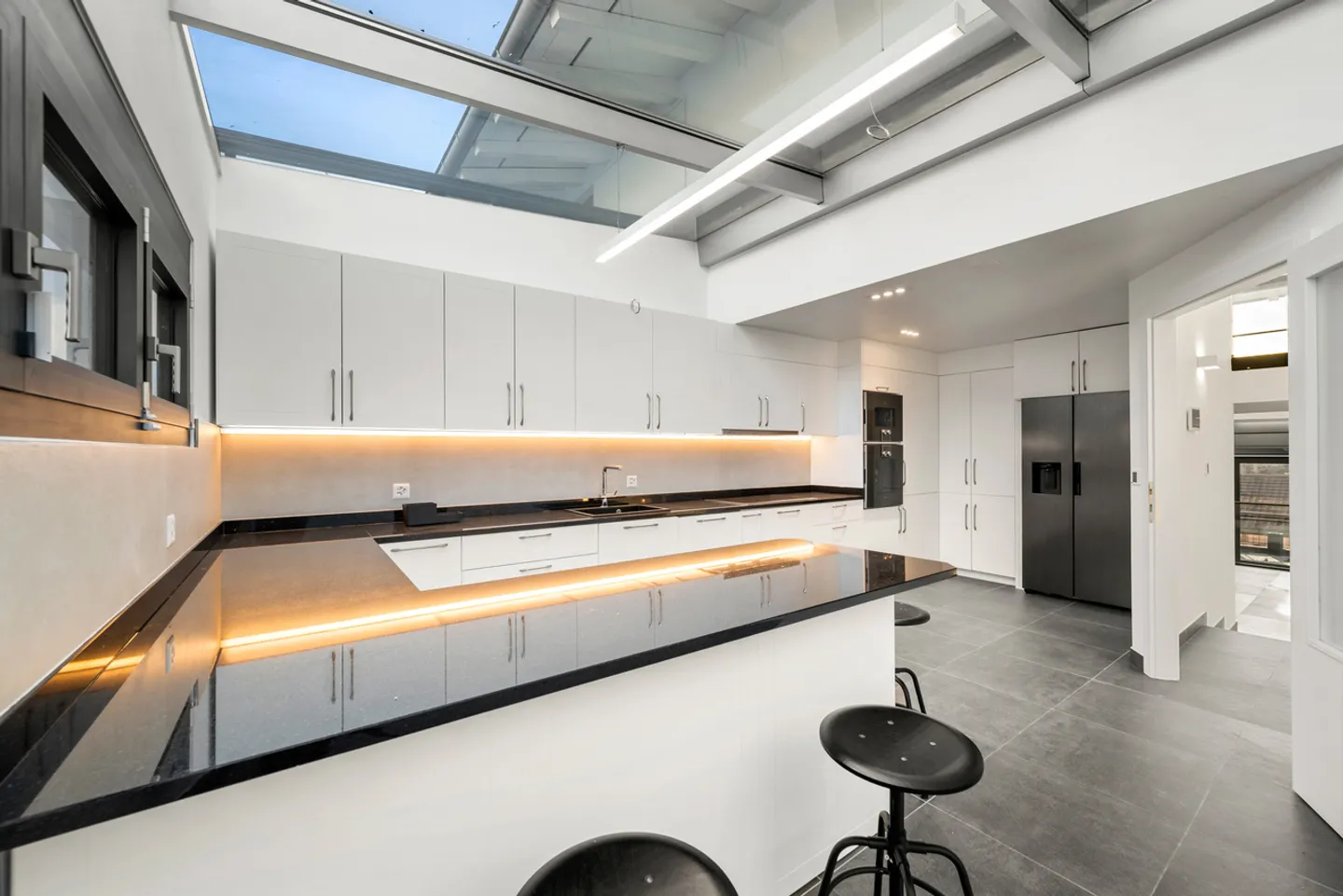 Villa per collezionisti di automobili con SPA e piscina interna - Foto 17 di 35