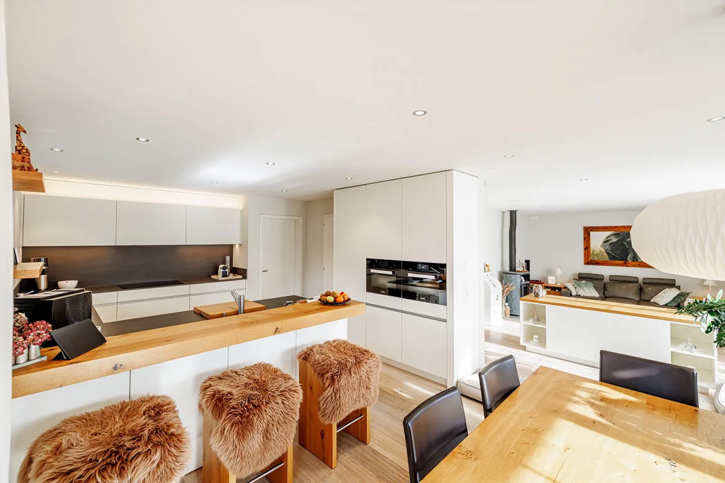 Casa spaziosa in una posizione adatta alle famiglie - Foto 3 di 11