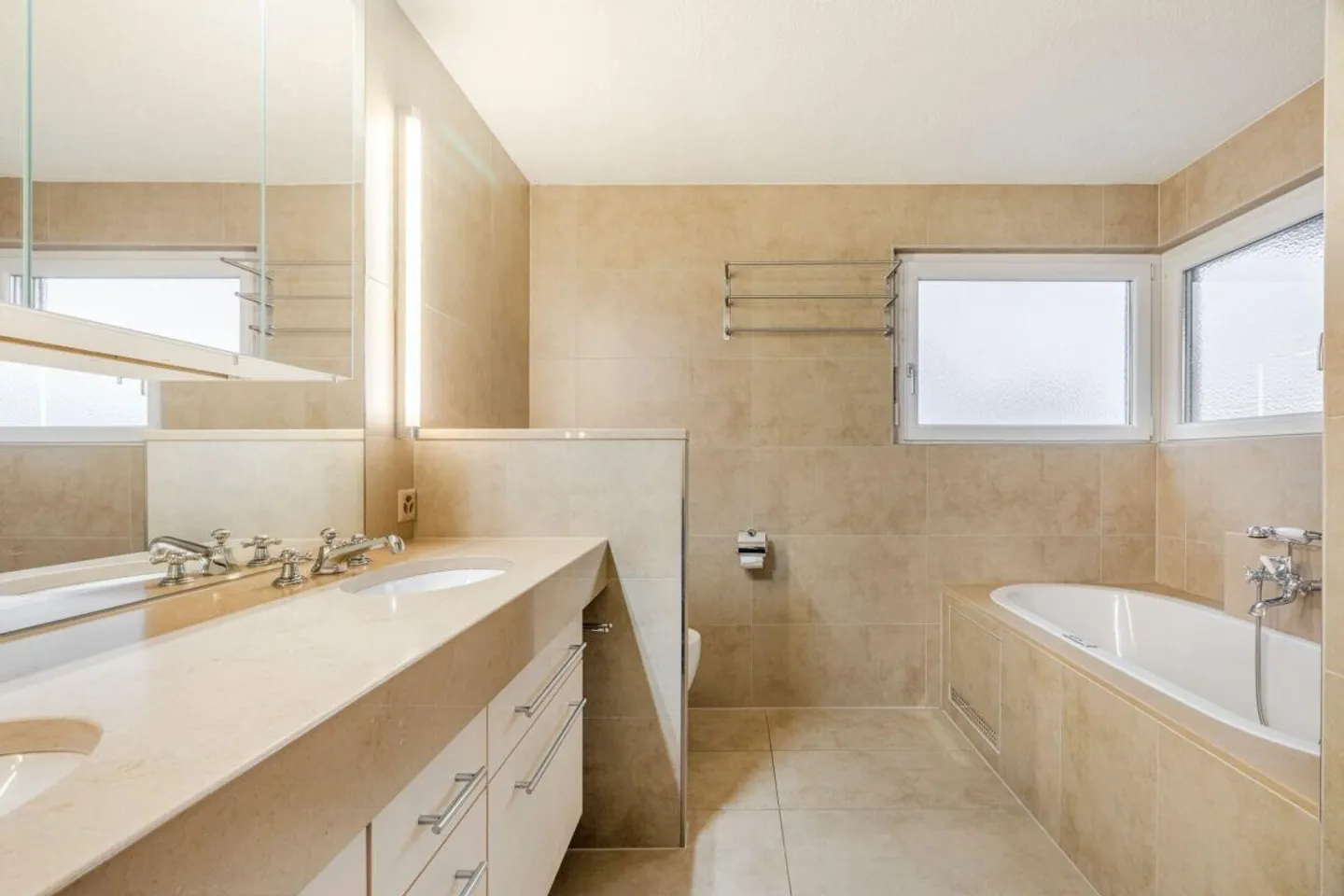 Paradis Familial Moderne dans un Emplacement Calme - 7.5 Chambres, Haute Qualité... - Photo 3 sur 15