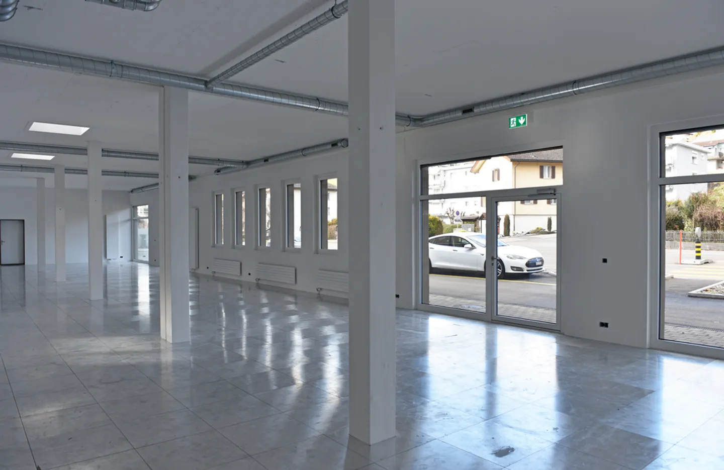 Spazio commerciale al piano terra con alta affluenza pedonale - Foto 3 di 8