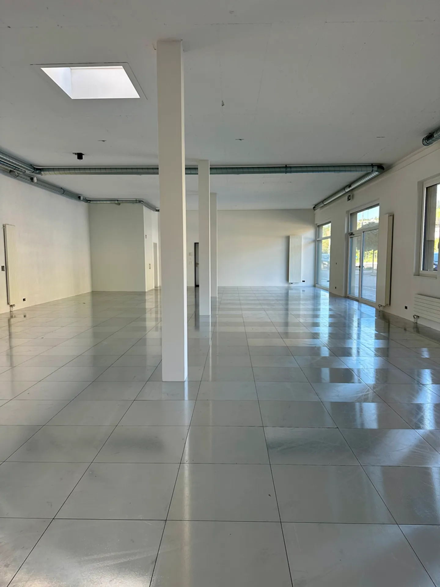 Spazio commerciale al piano terra con alta affluenza pedonale - Foto 7 di 8