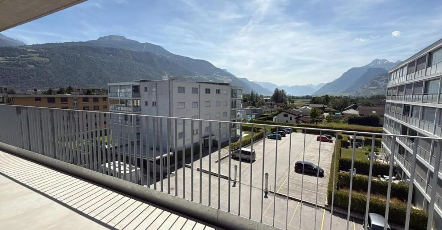 Spazioso attico nuovo con grande balcone - Foto 8 di 10
