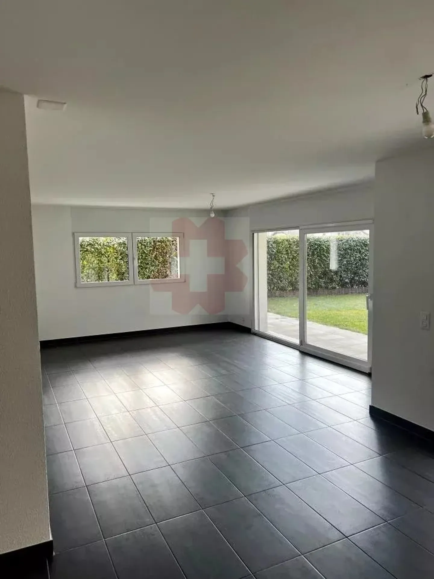 Charming 4.5 Room Ground Floor Apartment in Magnot - Photo 3 of 8