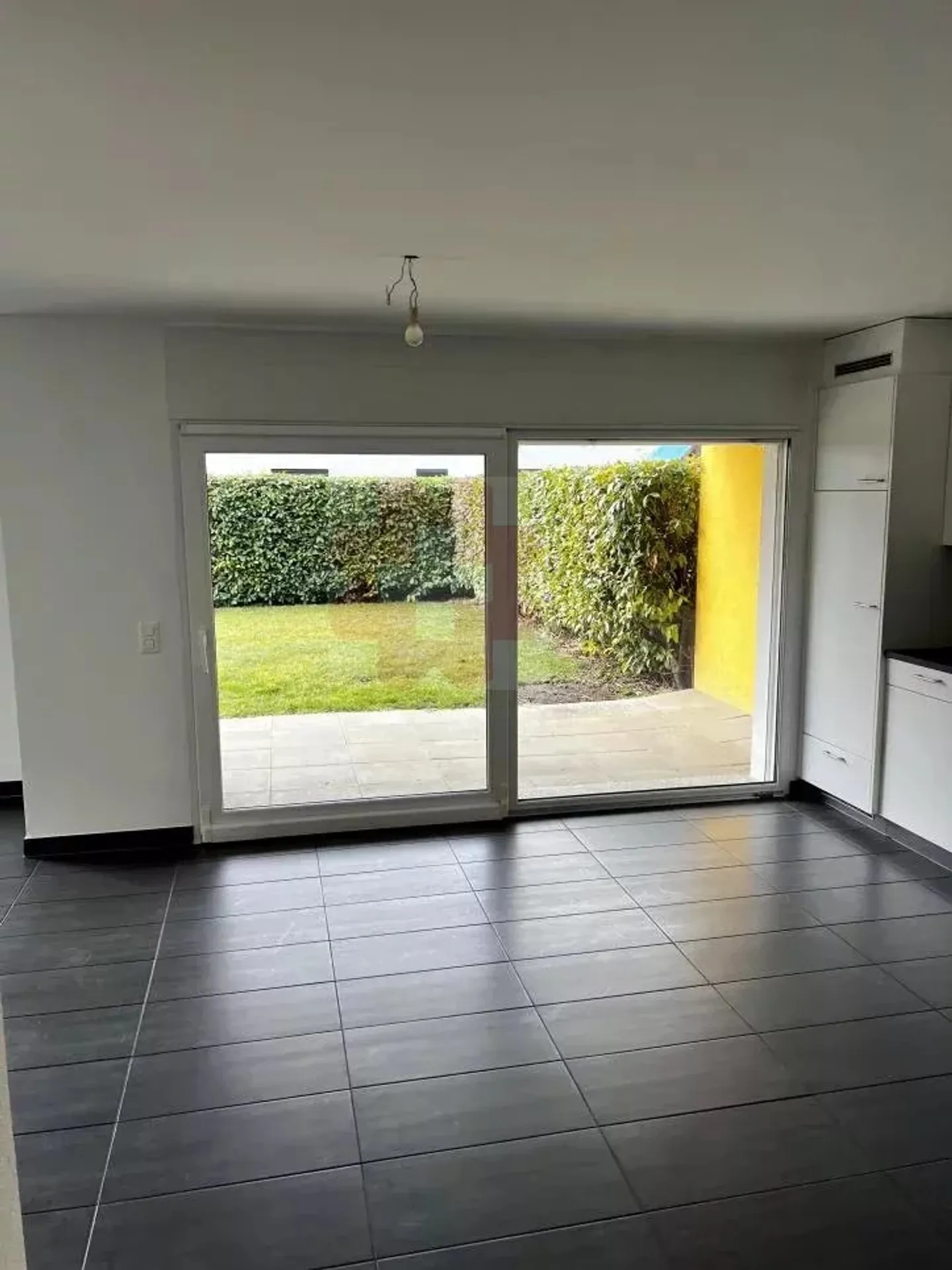 Charming 4.5 Room Ground Floor Apartment in Magnot - Photo 4 of 8