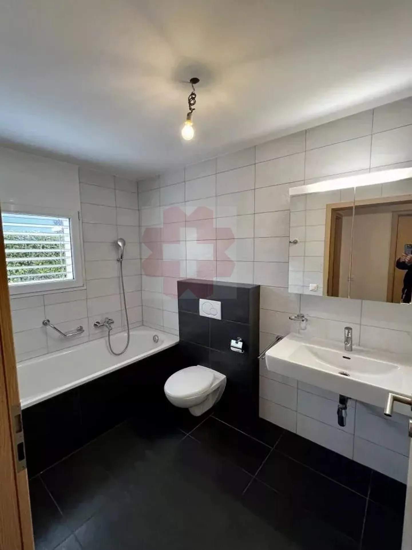 Charming 4.5 Room Ground Floor Apartment in Magnot - Photo 7 of 8
