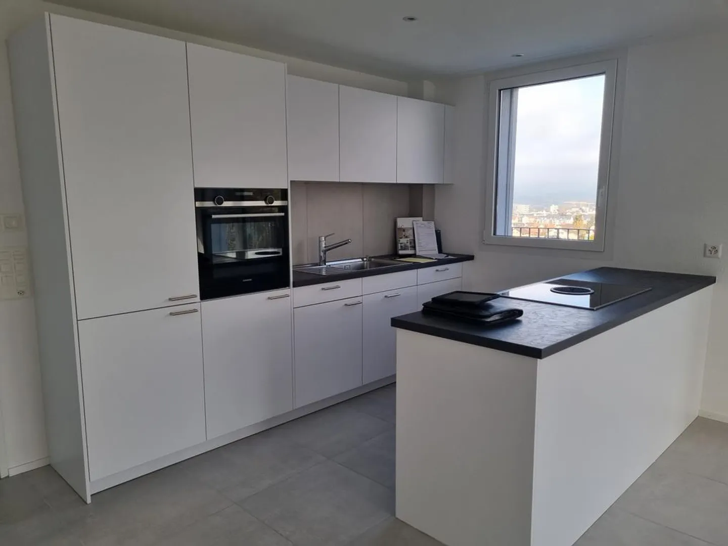 Geräumige Wohnung mit Sitzplatz - Foto 2 von 5
